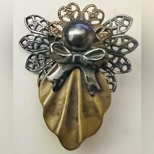 Vintage-Style Filigree Teardrop Brooch Silver Tone Oval Cabochon Art Nouveau